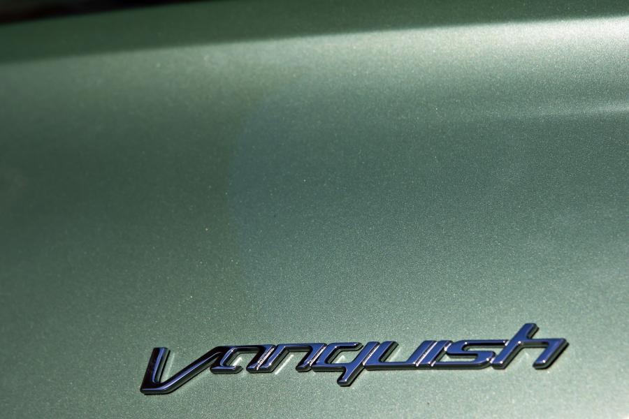 Логотип Aston Martin Vanquish 2012 года  (UK) (фото 96 из 170)